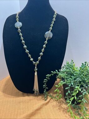 Elegant moss green marbled resin beaded Talbots liquid chain Tassel Necklace